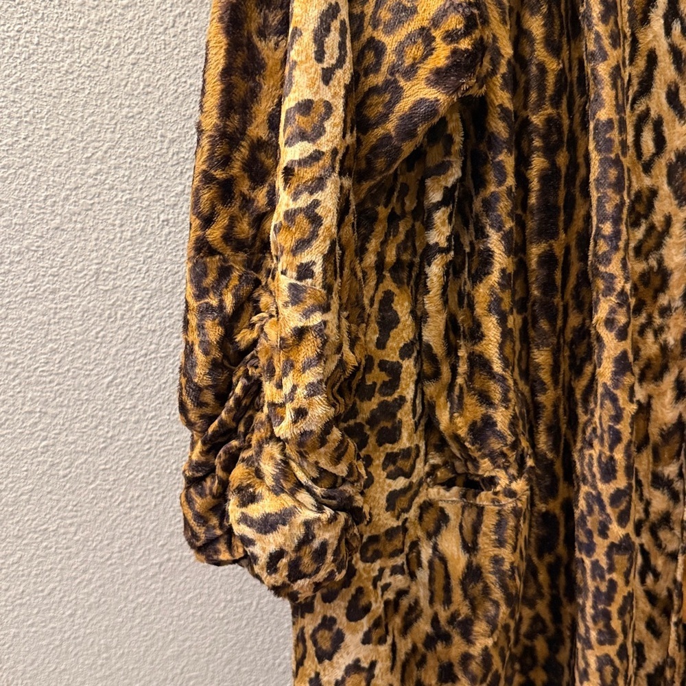 Vintage Cathy Waterman Leopard Print Long Coat with black velvet caplet - Picture 4 of 12